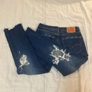 Distressed Levi's 502 Size 8